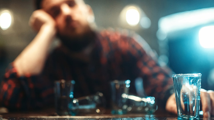 Doba covidová zrodila nové alkoholiky. Znáte je?