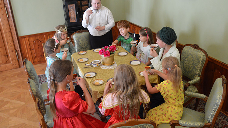 Originální nápad! Na zámku připravili školu pro princezny