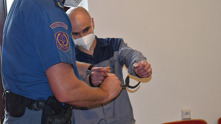 Prodával drogy bezdomovcům,  děti mu vychovává maminka  