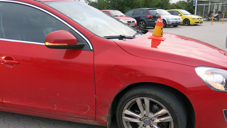 Motorkář chyboval, doplatil na to