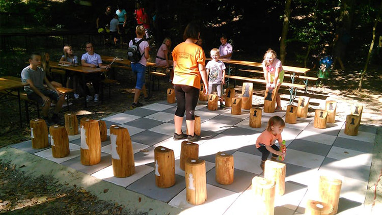 Z džungle odpočinkové místo aneb SVĚTLUŠKA JE HOTOVÁ!