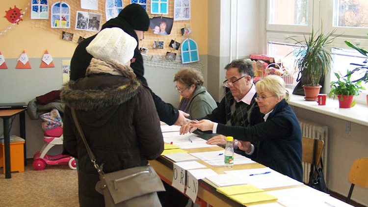 Volby se blíží, politické subjekty mají čísla