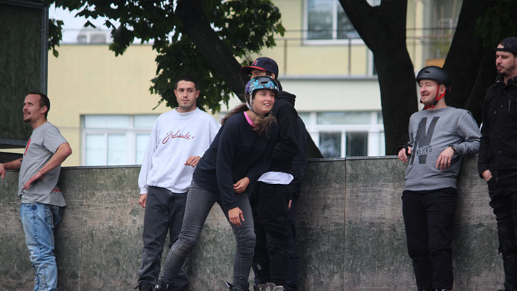 Páni! Bruslaři závodili ve skateparku, jejich kousky braly dech