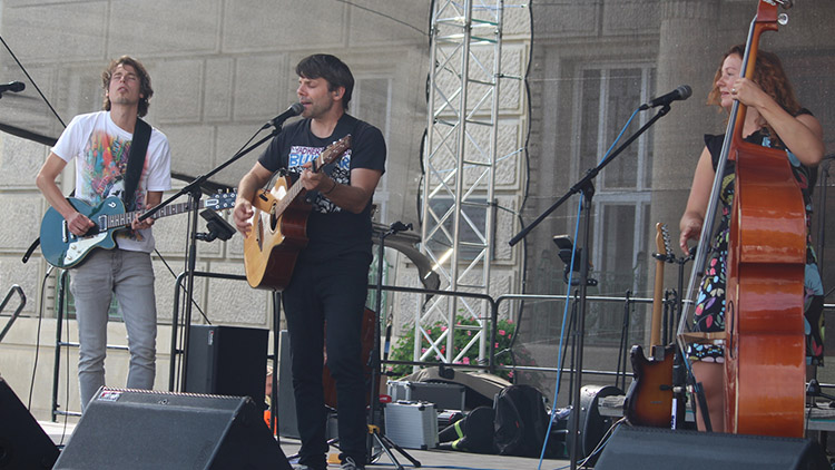 První na pódiu zahrála Epydemye