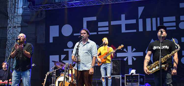 Hody s turbo-šansonem Poletíme?