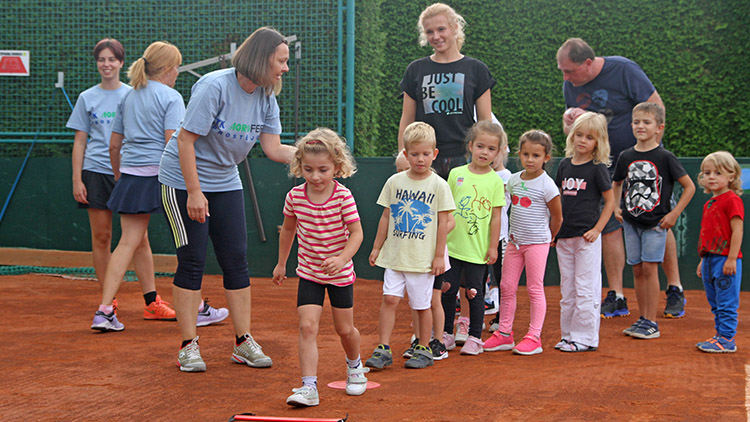 Děti do Tenisové školy uvedla OLYMPIJSKÁ VÍTĚZKA