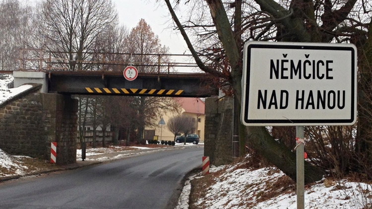 U podjezdu sníží rychlost