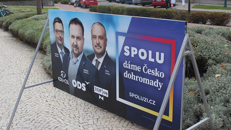 Předvolební kampaň vrcholí. Proč se tolik liší průzkumy?
