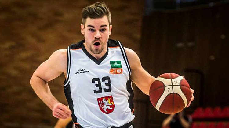 „V obraně jsme strašně hodní,“ stýská si Filip Halada