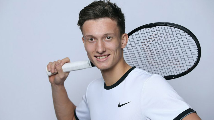 Nadějný tenista Lehečka ovládl challenger v Rumunsku