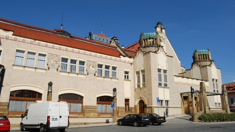 Divadelní Aplaus spustí Housle