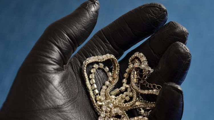 Z domu vzal peníze i šperky