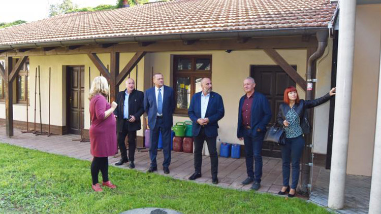 Radní si přišli prohlédnout vybudované sídlo IRIS