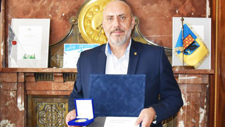 Primátor obdržel zlatou Merkurovu medaili