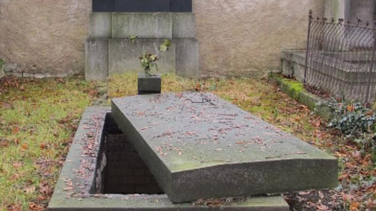 Slíbil opravit hroby, zálohy zpronevěřil