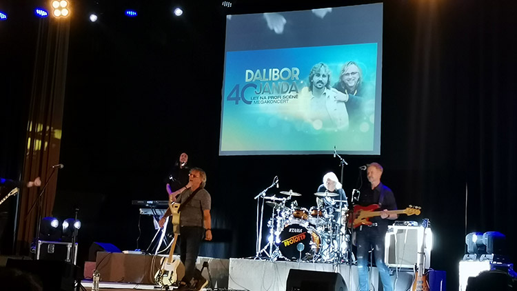 Dalibor Janda s Hurykánem  ovládl zaplněné „Kasko“