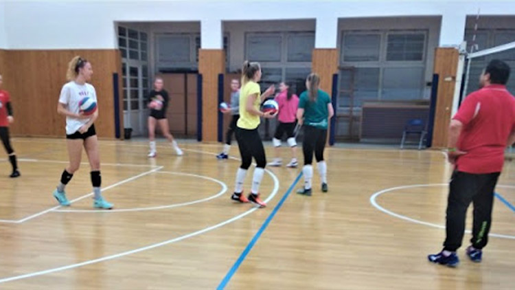 PROSTĚJOV Doslova nabitý mládežnickým volejbalem byl minulý víkend 9. a 10. října. Do zápasové akce se dostaly týmy skoro všech věkových kategorií VK Prostějov, vedly si se střídavou výsledkovou úspěšností.