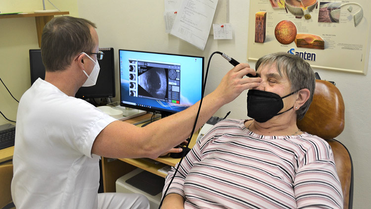 Zrak pacientů prověřuje nový ultrazvuk i laser