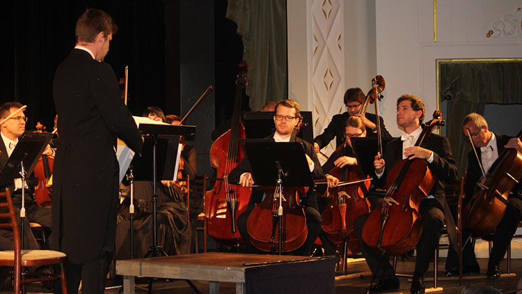 Svátek v divadle. Filharmonici excelovali