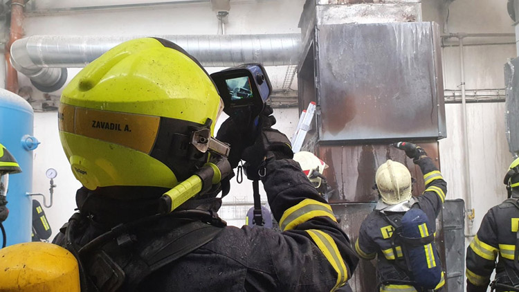 Tři jednotky zlikvidovaly požár technologie v průmyslovém areálu v Olomouci