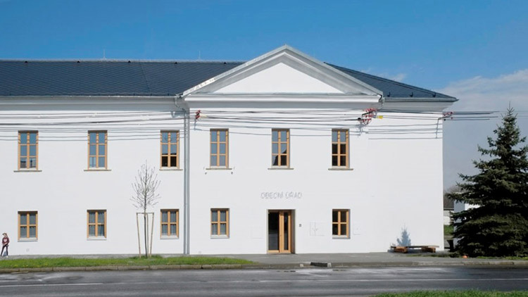 Architekti ocenili i rekonstrukci obecního úřadu v Hluchově 