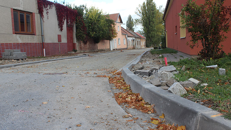 Zúžili jim cestu pod okny. Obyvatelé Kaple se cítí napáleni