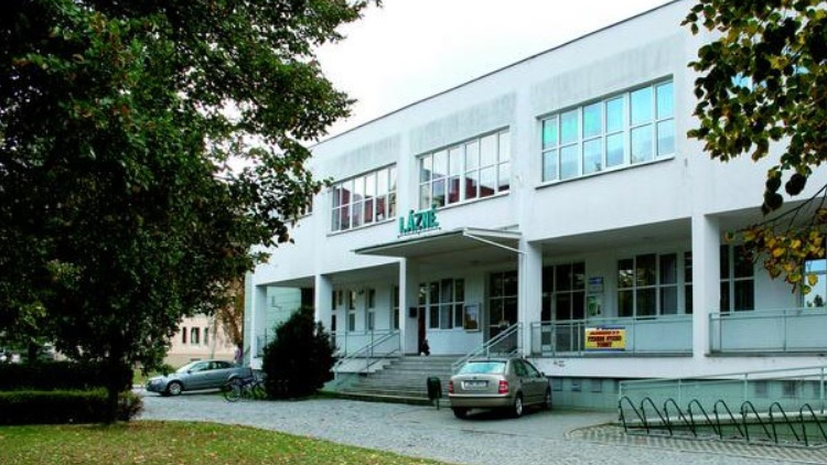 Nový bazén zůstal na papíře, lázním demolice nehrozí. Zatím...