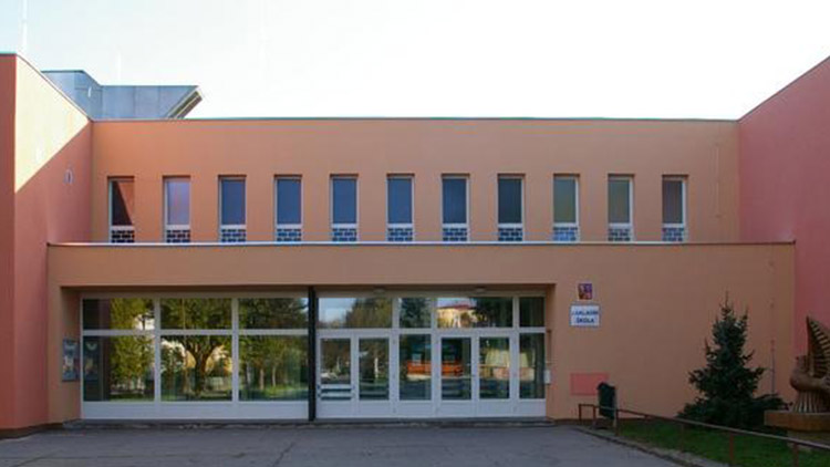 Zavřeno: Část škol vyslyší kraj a prodlouží prázdniny