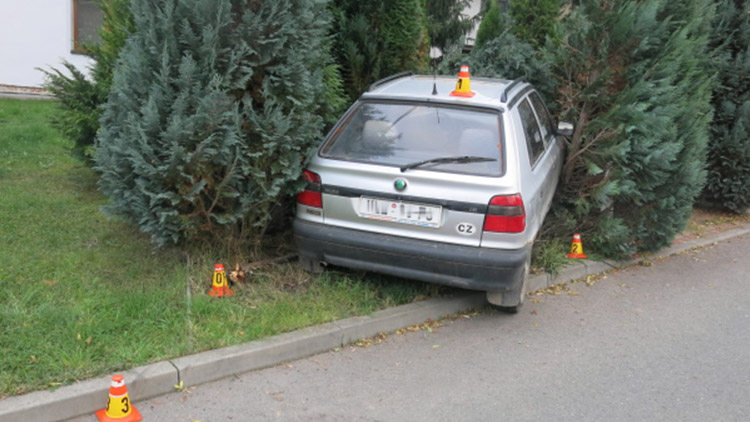 Pod parou vyjel ze silnice ve Výšovicích