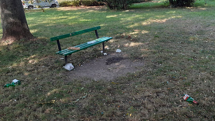 Někteří asi neví, na co jsou odpadkové koše...