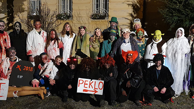 V Doloplazech se od zámku vydali na strašidelnou stezku
