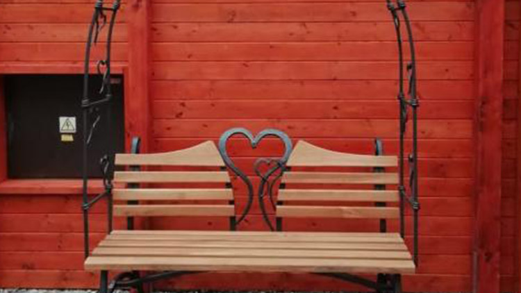 Botanická zahrada se pochlubí  LAVIČKOU ZAMILOVANÝCH