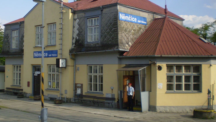 Dočkají se někdy? Výkup pozemků pro moderní železnici u Němčic nezačal