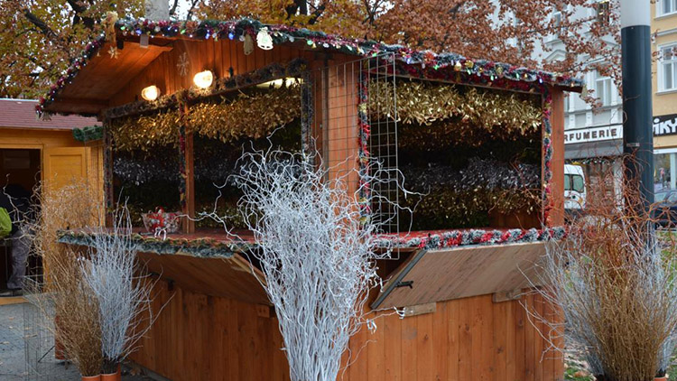 Stánky pro vánoční jarmark se už staví