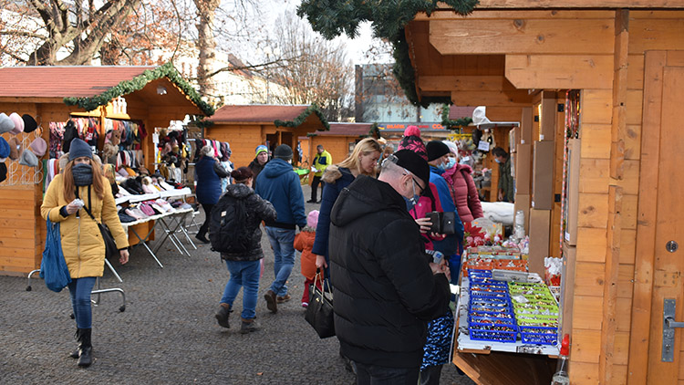Rozsvícení stromu zrušeno. Co dál? Dnes má být jasno
