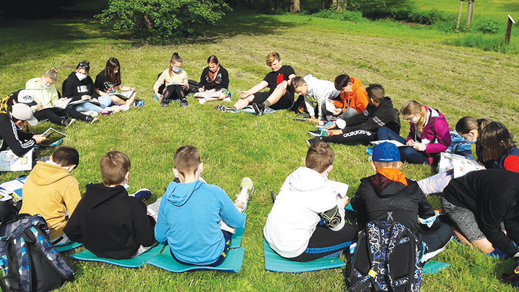 V Němčicích se UČÍ  V TRÁVĚ  I V LESE