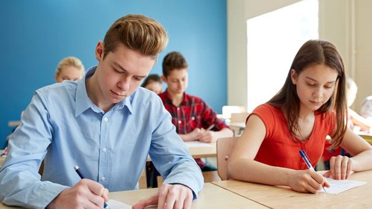 Co studenta čeká na střední škole?