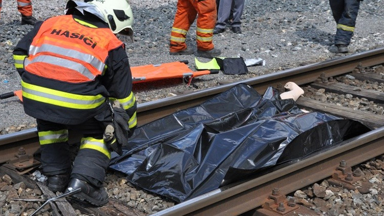 U Nezamyslic se žena postavila do cesty rychlíku. Na místě zemřela 