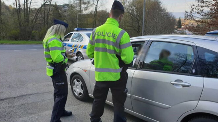 Tucet hříšníků na silnicích