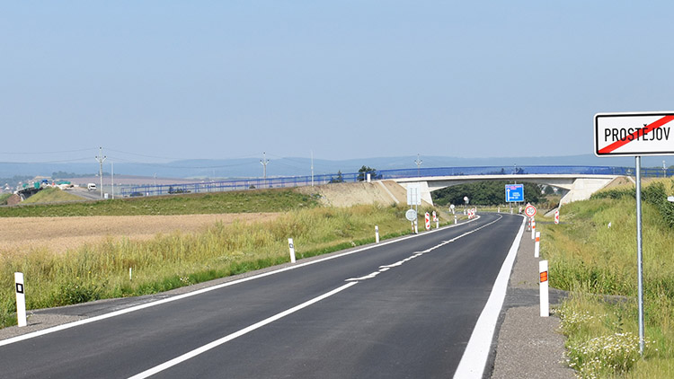 Po severním obchvatu už jezdí jedno auto za druhým