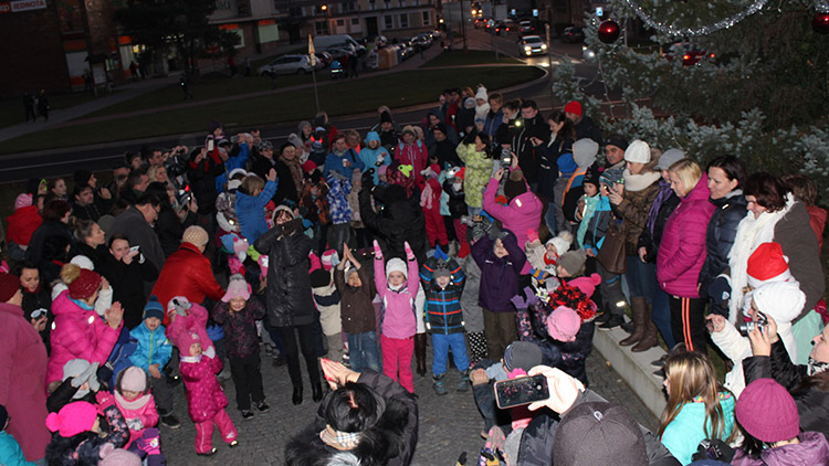 Všechno jinak! Rozsvícení vánočních stromů bylo nakonec zrušeno