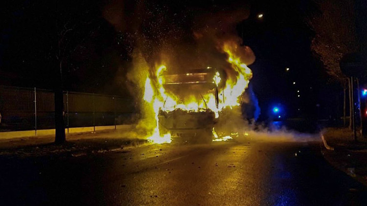 U nádraží shořel autobus