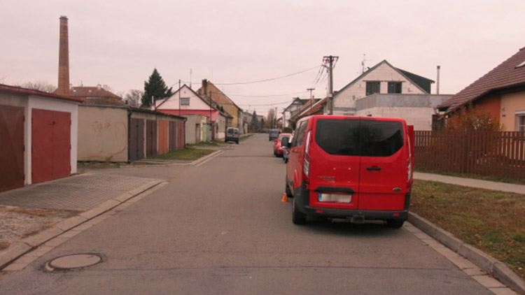 Díval se, díval, ale přehlédl cyklistu