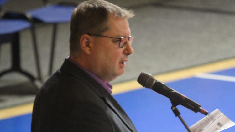 Nový rozpočet s deficitem schválilo 25 zastupitelů