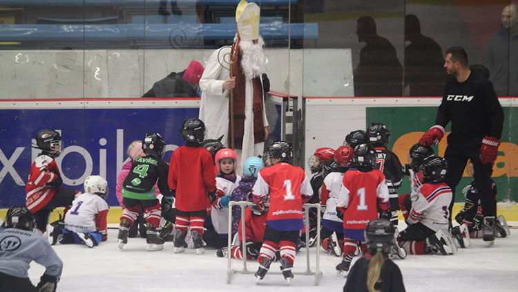 Na ledě řádili ČERTI NA BRUSLÍCH!