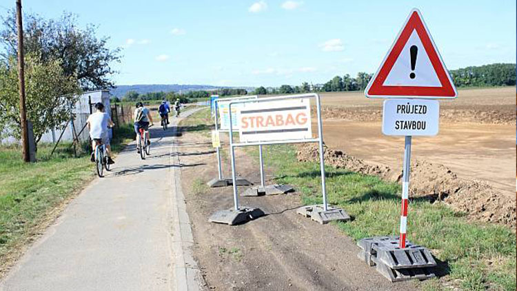 Milionové škody na cyklostezce