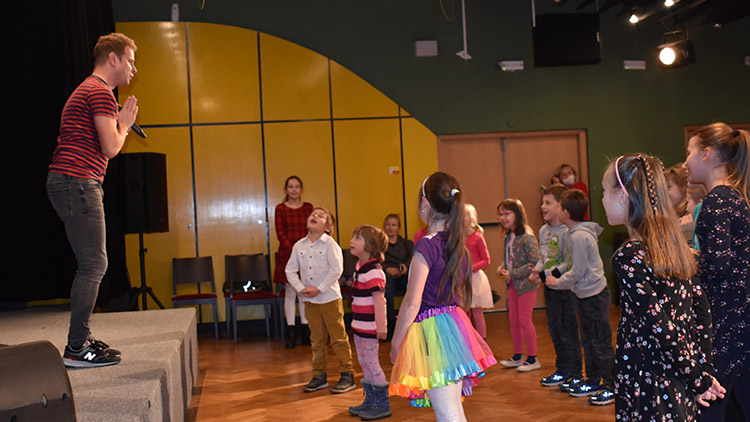 Tanečník ze StarDance pobavil hrstku dětí v Duze