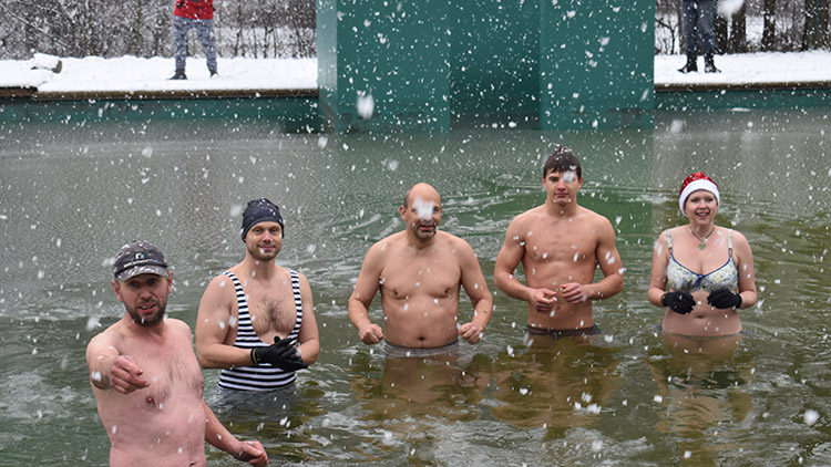 První adventní neděli odstartovali v Otaslavicích otužováním