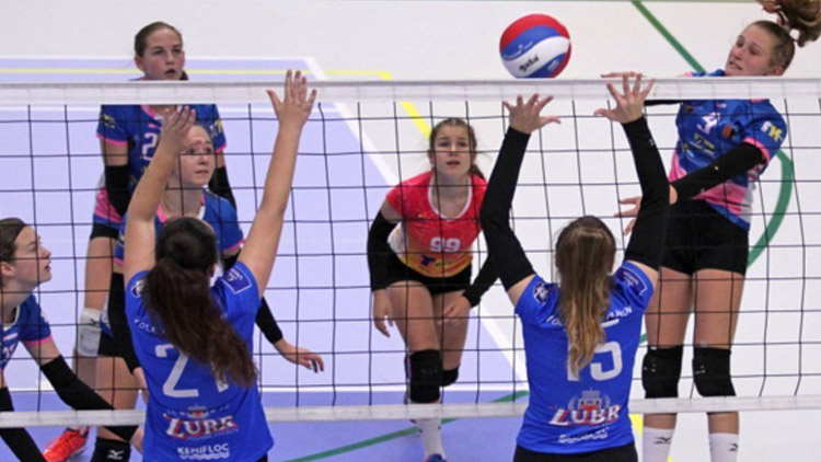 Volejbalové soutěže mládežnic zatím pokračují,  ale některé duely jsou odkládány na později