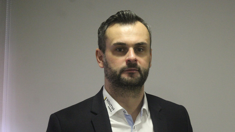 Asistent trenér Jestřábů Vlastimil Wojnar  hodnotí první polovinu sezóny: „Trejdovat teď hráče by nebylo fér“